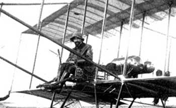 Giulio Gavotti su un biplano Farman, Roma 1910
